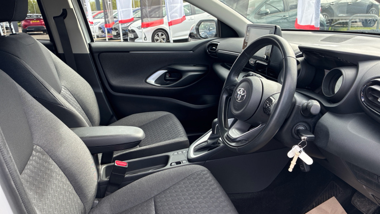 Toyota Yaris 1.5 Hybrid Design 5dr CVT Hybrid Hatchback